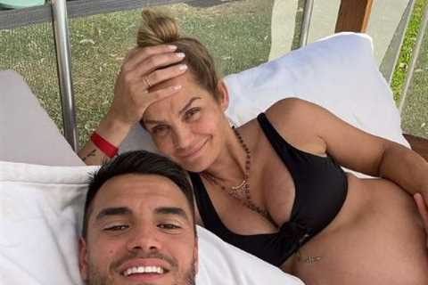 Ex-Man Utd keeper Sergio Romero set to become a dad for fourth time as pregnant wife shows off baby ..