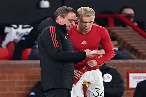 Man Utd flop Donny van de Beek ‘begging to leave Old Trafford’ as loan transfer to Crystal Palace..