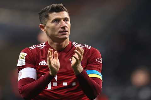 Man Utd ‘ask Lewandowski representatives to keep them informed’ of star’s Bayern Munich transfer..