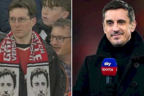 Roy Keane and MNF stars can’t keep it together after Gary Neville Man Utd scarf spotted