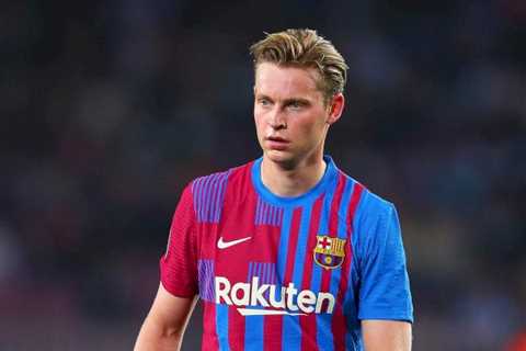 Frenkie De Jong set to reject Manchester United due to lack of Champions League football