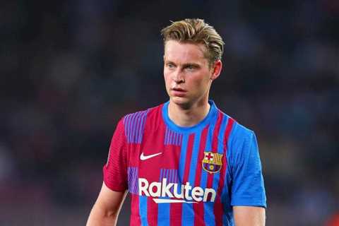 Barcelona yet to decide Frenkie De Jong future after Manchester United interest