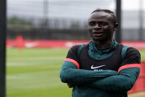 Sadio Mane ‘leaning towards Bayern Munich transfer and Liverpool exit with Champions League final..