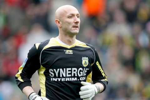 Fabian Barthez traded punches with drunk fan before quitting club and going AWOL