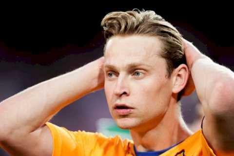 Frenkie de Jong tells Man Utd he wants to stay at Barcelona causing ‘tense situation’