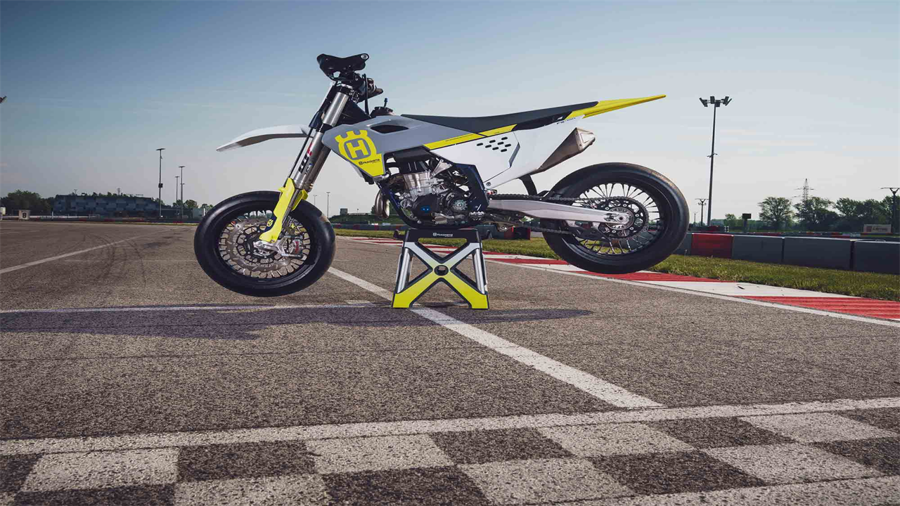 2023 Husqvarna FS 450 Supermoto First Look Preview