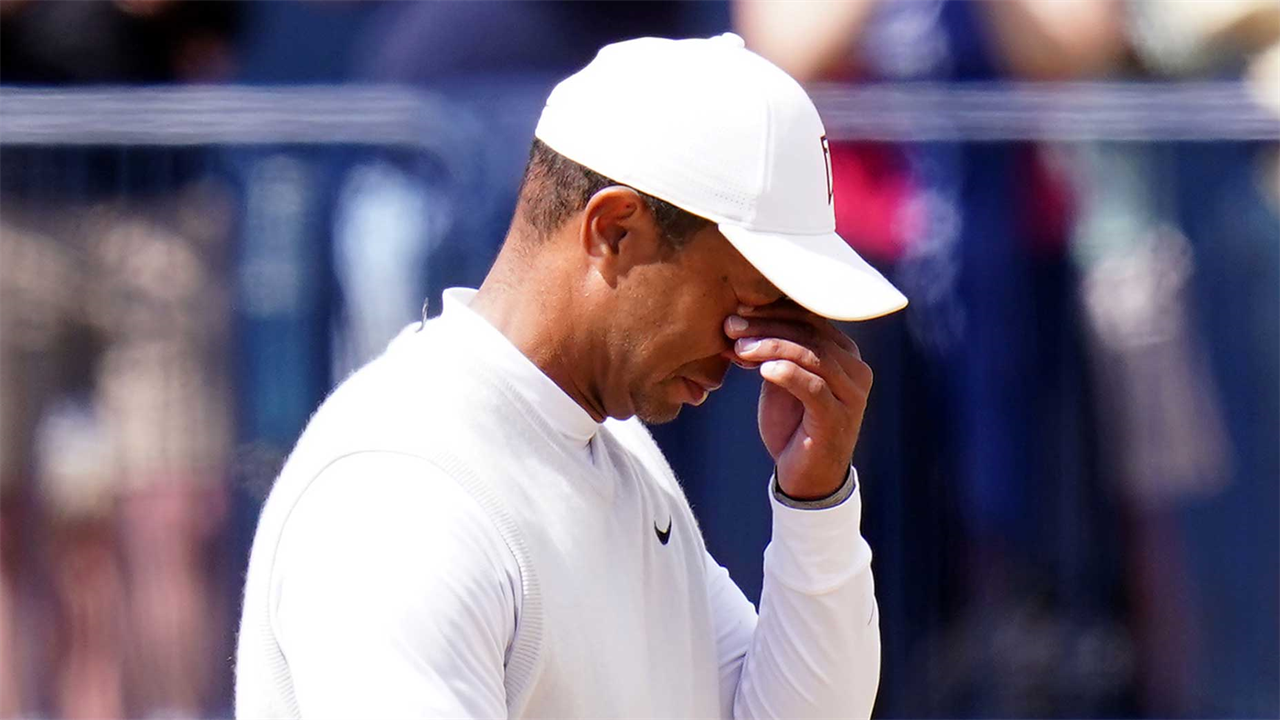 WATCH: Tiger Woods tears up on walk up St. Andrews’ 18th