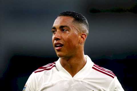 Arsenal race Manchester United to sign Youri Tielemans