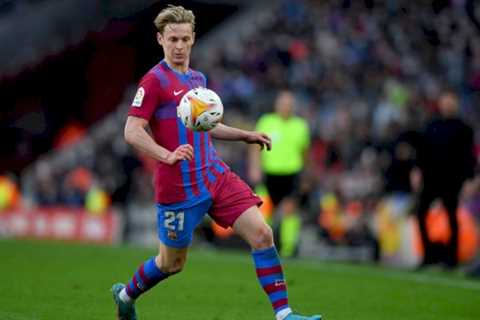 Report claims Chelsea will beat Man Utd to De Jong as their offer ‘convinced him much more’