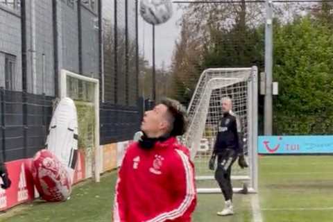 Man Utd fans drool over obscene Lisandro Martinez goal in training after £55m transfer