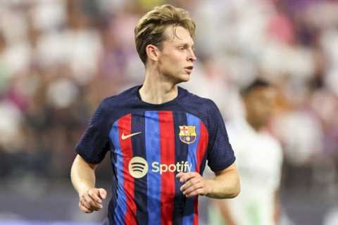 Barcelona boss Xavi refuses to shut down Frenkie de Jong to Man Utd move in coy answer