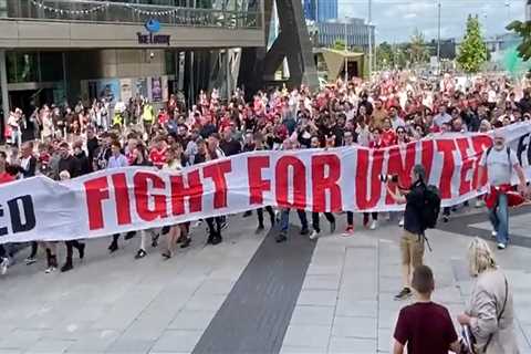 Hoard of fuming Man Utd protesters march on Old Trafford carrying flares and banners forcing club..