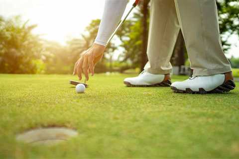 Rules Guy: Is straddling the line of your putt legal if you lift one of your feet during the stroke?