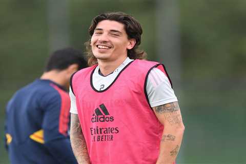 Hector Bellerin ‘offers himself to Barcelona on free transfer’ as right back negotiates Arsenal..