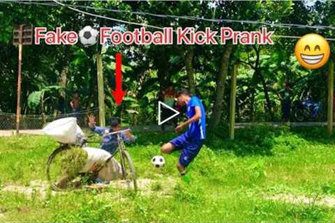 Fake Football Kick Prank2022 / Football Scary Prank Gone Wrong Reaction/ Prank#football #prankvideo