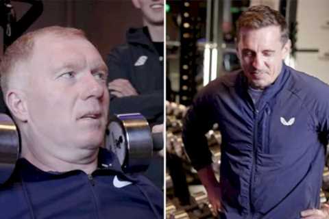 Gary Neville can’t believe Paul Scholes ‘fat shames’ his neck during cheeky interview