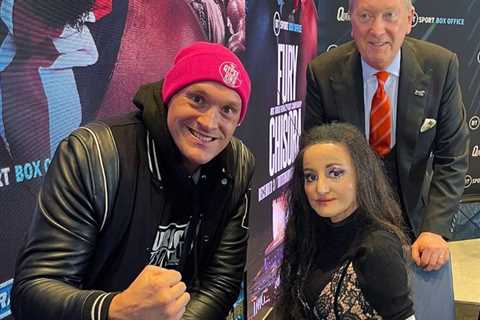 Kind hearted Tyson Fury donates entire £10k bet won off Frank Warren to charity – and hands it over ..