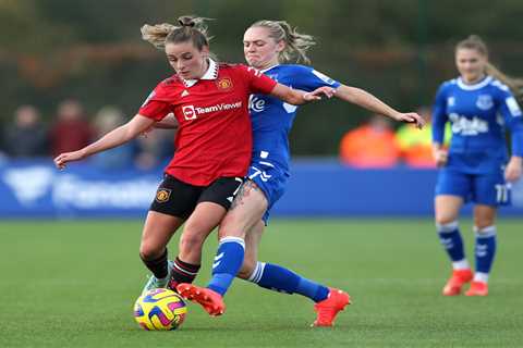 Ella Toone says ‘there is nowhere better to learn’ than Manchester United after signing a new deal..