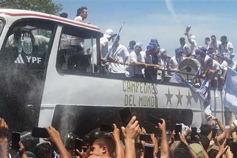 Argentina World Cup winners are given heroes’ welcome as thousands line Buenos Aires streets during ..