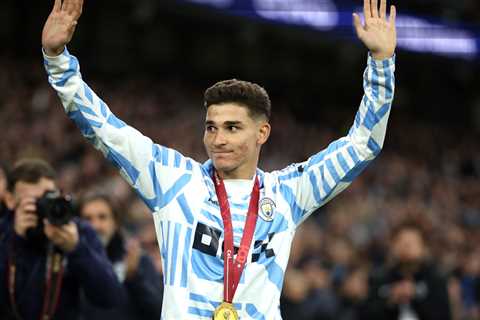 Julian Alvarez paraded in front of Manchester City fans after World Cup win with Argentina after..