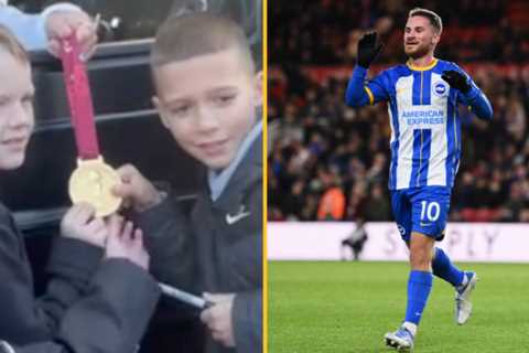 Alexis Mac Allister lets young Brighton fans hold his World Cup medal