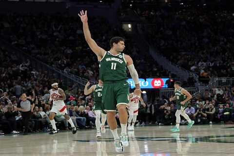 Milwaukee Bucks Are Fully Embracing Three-Point Line In New Year