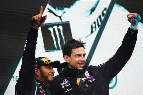 Toto Wolff provides Lewis Hamilton contract update ahead of F1 season