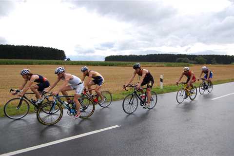 Maximize Your Triathlon Performance with Compression Socks: A Comprehensive Guide on Choosing the..