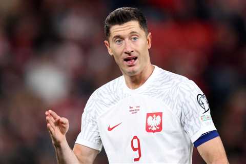 Polish legend rages at Lewandowski