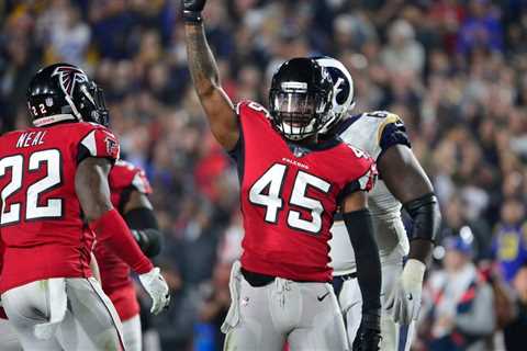 New York Giants host LB Deion Jones for a visit