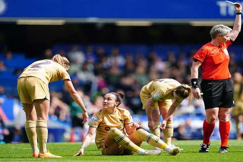 Barcelona boss insists Lucy Bronze ‘is fine’ after Lionesses star limps off during duel with Chelsea