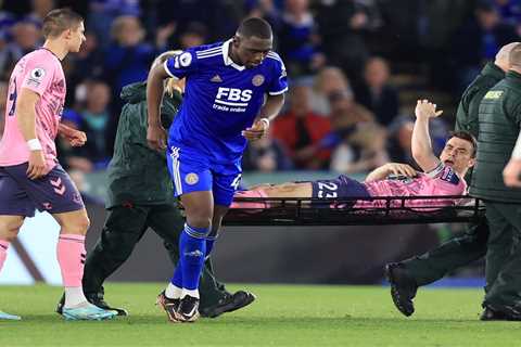 Seamus Coleman’s incredible gesture while being stretchered off praised for summing up ‘warrior’..