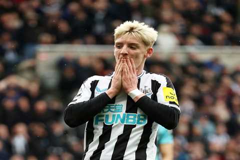 Newcastle injury update is bad news for Anthony Gordon ahead of Arsenal