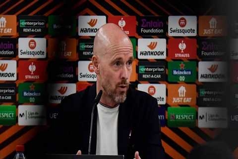 “Just polite”: Erik ten Hag plays down significance of picking up green and gold scarf – Man United ..