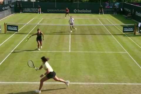 Tennis star performs incredible no-look backhand winner ‘like a boss’ as fans drool over ‘shot of..