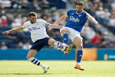 Ipswich Town interested in released Championship defender, reporter says