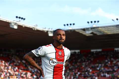 Theo Walcott poised to join League One side Reading on free transfer and reunite with his old..