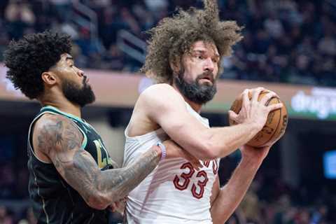 Report: Robin Lopez returns to Bucks for second stint with brother Brook