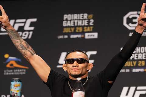 Tony Ferguson Pulls Out Knife During Media Day, Talks About Bear Encounter