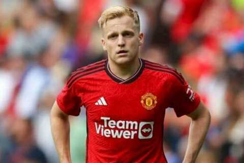 Van De Beek Seeks Fresh Start As Manchester United Set Asking Price