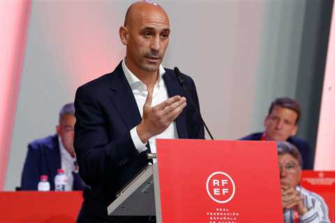 World Cup kiss row latest: 11 members of Spain’s staff resign as Rubiales vows to defend himself |..