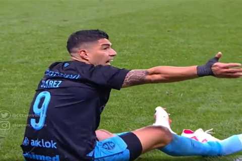 Former Liverpool Star Luis Suarez Furious After Boot Thrown off Pitch