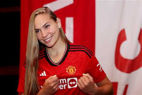 Manchester United Women sign World Cup winner Irene Guerrero on deadline day