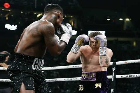 Canelo Alvarez Dominates Jermell Charlo in Super Middleweight Showdown