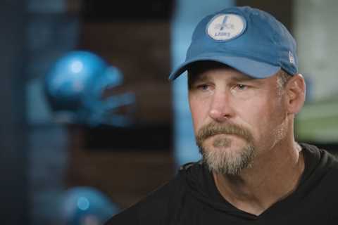 VIDEO: Emotional Dan Campbell honors players who paved way for 2023 Lions