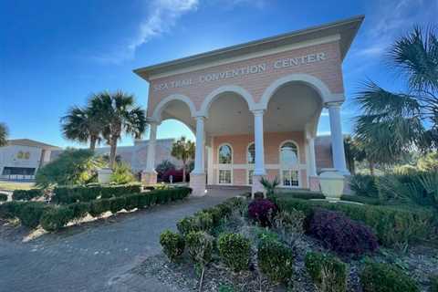 Three golf courses in this North Carolina resort beach town have flipped ownership, hotel might be..