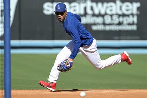 Roberts: Betts Will Be Dodgers’ Primary Second Baseman