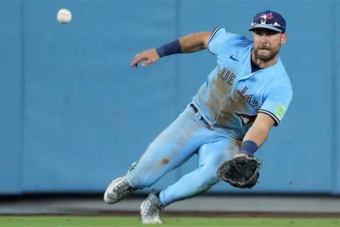 Blue Jays Check Off a Pair of Gloves on their Winter Shopping List