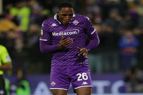 Yerry Mina's Dance Moves Cause Stir as Fans Urge Lionel Messi to Look Away