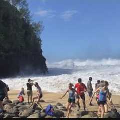 Dangers of high surf at Hanakapiai Beach on Kauai